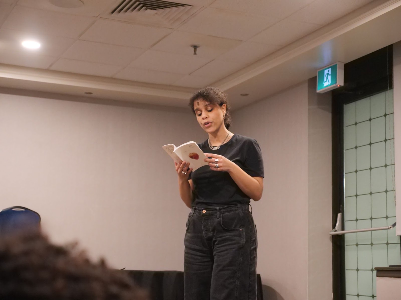 Chloé Savoie-Bernard reads from her poetry collection, Sainte-Chloé de l'amour (2021).