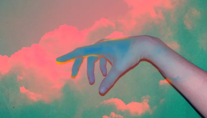 une main et le ciel 